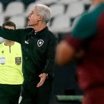 Luis Castro celebra desempenho em clássicos: 'Fica na história'