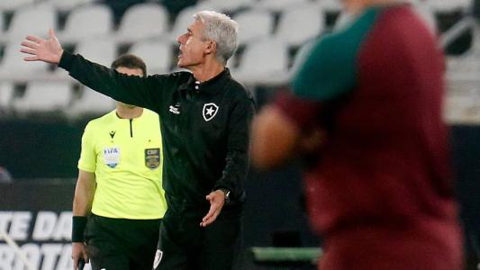Luis Castro venceu o duelo com Fernando Diniz