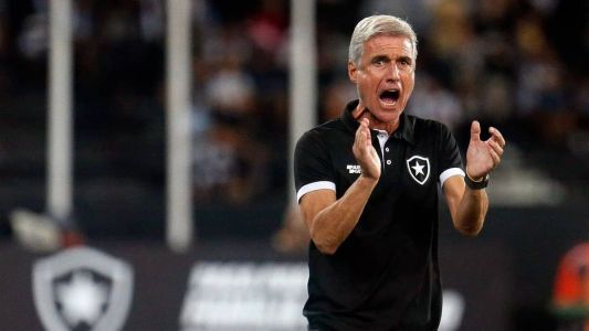 Luis Castro venceu seu quarto jogo seguido