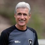 Luis Castro revela mágoa com torcida do Botafogo e lembra de estrutura ruim no clube