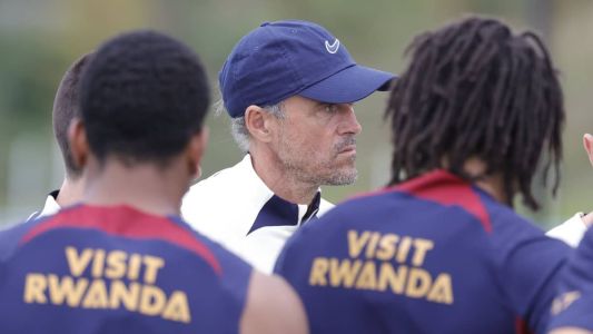 Luis Enrique é o novo treinador do PSG