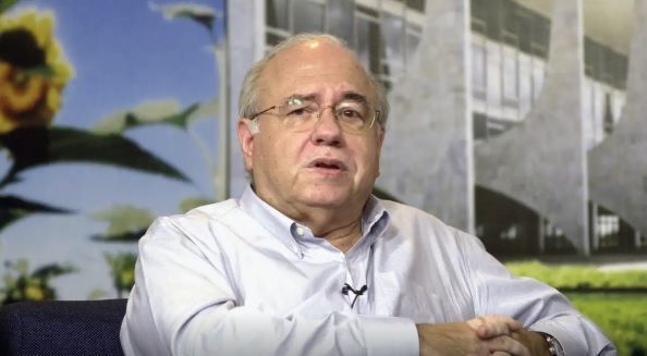 Escritor Luis Fernando Veríssimo segue internado em estado grave após diagnóstico