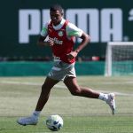 Luis Guilherme comemora chances com Abel Ferreira no Palmeiras