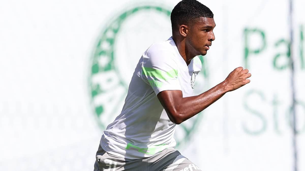 Luis Guilherme agradece apoio do elenco do Palmeiras após estreia