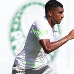 Luis Guilherme agradece apoio do elenco do Palmeiras após estreia