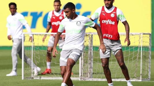 Luis Guilherme treinando na Academia de Futebol do Palmeiras