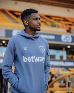 Luis Guilherme, formado no Palmeiras, tem contrato com o West Ham até junho de 2029