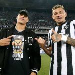 Com camisa do Tiquinho, Luis Henrique vive dia de torcedor do Botafogo