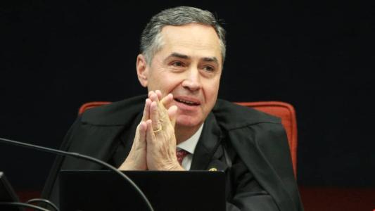 Luís Roberto Barroso foi internado para passar por uma cirurgia e recebeu alta hoje