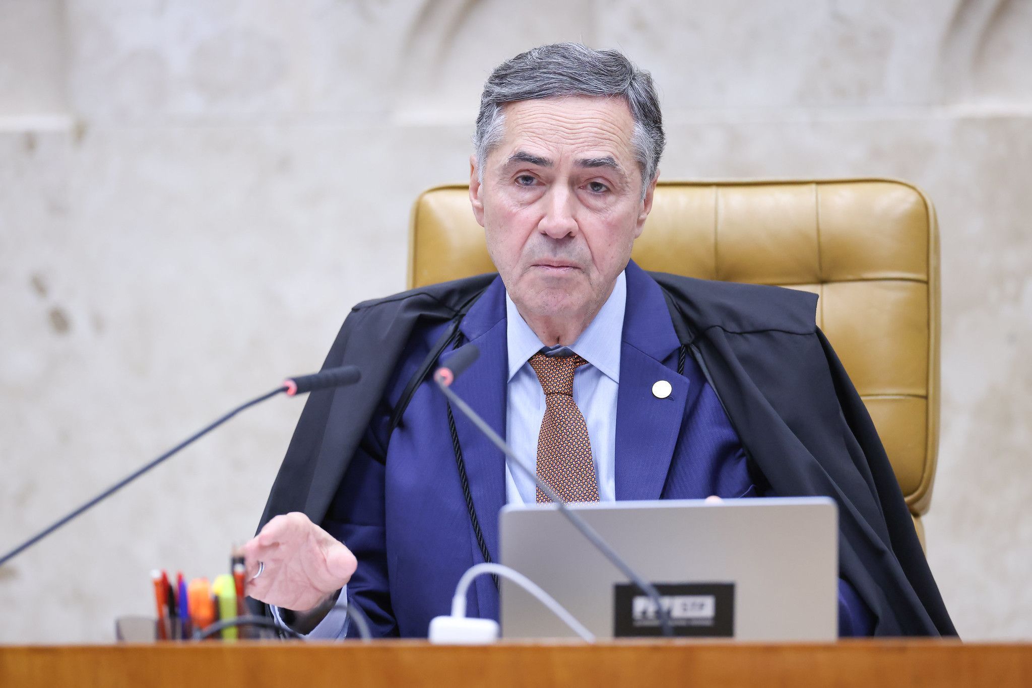 Barroso prestigia show de Caetano Veloso em Brasília antes de deixar presidência do STF