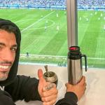Fora da partida, Suárez assiste Grêmio e Atlético na Arena, pelo Brasileirão