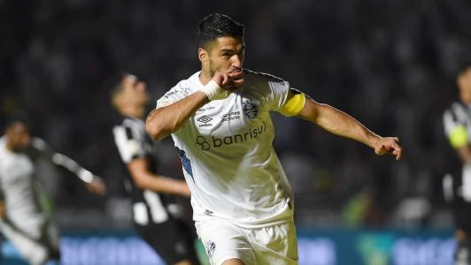 Luis Suárez brilhou e fez três gols na vitória em São Januário