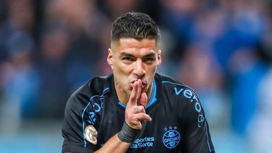 Luis Suárez durante partida pelo Grêmio, contra o Cruzeiro, pelo Brasileiro
