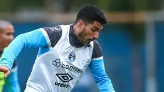Luis Suárez enfrenta dores no joelho no Grêmio