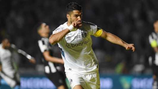 Luis Suárez fez três gols e brilhou na vitória do Grêmio sobre o Botafogo