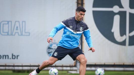Luis Suárez não fará viagem a Barcelona para tratar problema no joelho