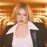 Luísa Sonza se irrita em show após público cantar versão original de 'Chico'