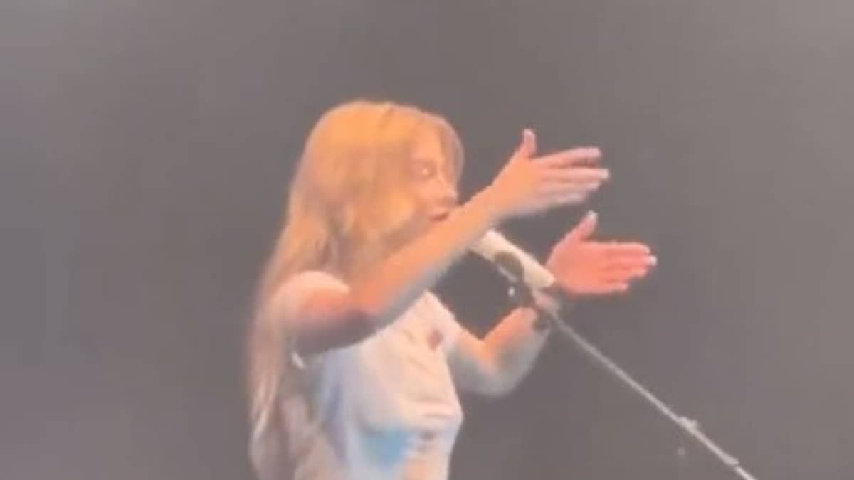Luísa Sonza troca letra de 'Chico, faz discurso e chora; assista