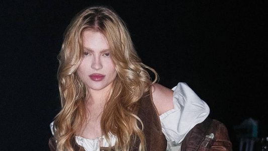 Luisa Sonza é vista aos beijos com jovem em balada de São Paulo