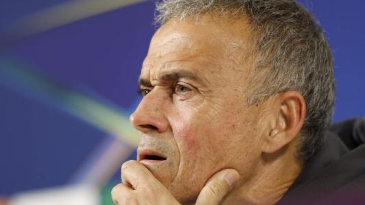 Luis Enrique durante entrevista coletiva em 2025 como técnico do PSG
