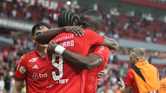 Luiz Adriano e Enner Valencia protagonizaram treta dentro de campo