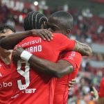 Inter: Coudet diz o que aconteceu após discussão entre Luiz Adriano e Valencia