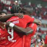 Inter: Coudet diz o que aconteceu após discussão entre Luiz Adriano e Valencia