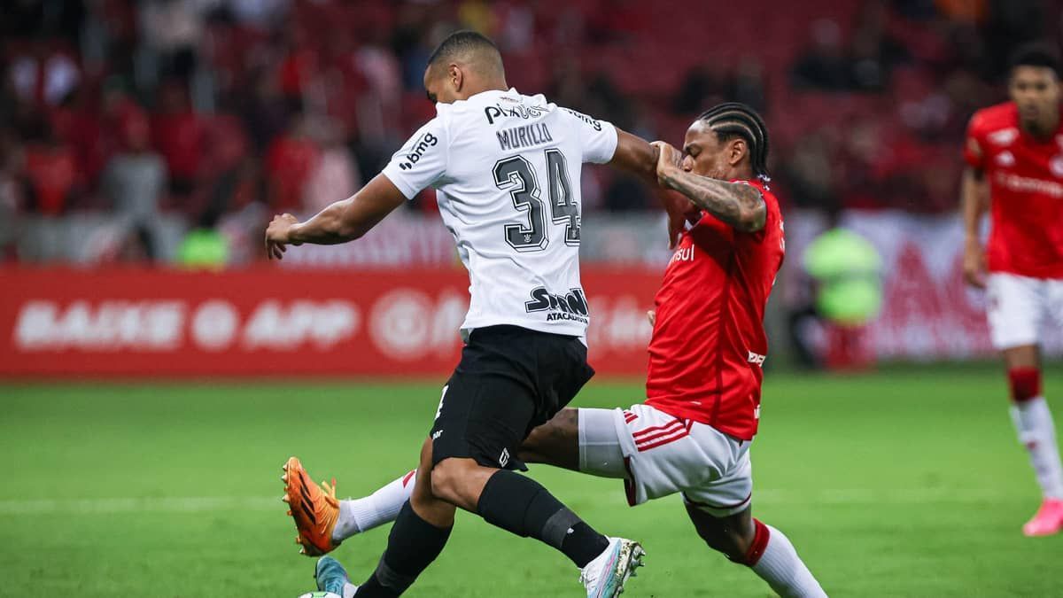 Inter marca nos acréscimos e empata com o Corinthians pelo Brasileirão