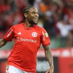 Luiz Adriano valoriza o grupo na classificação do Inter na Libertadores
