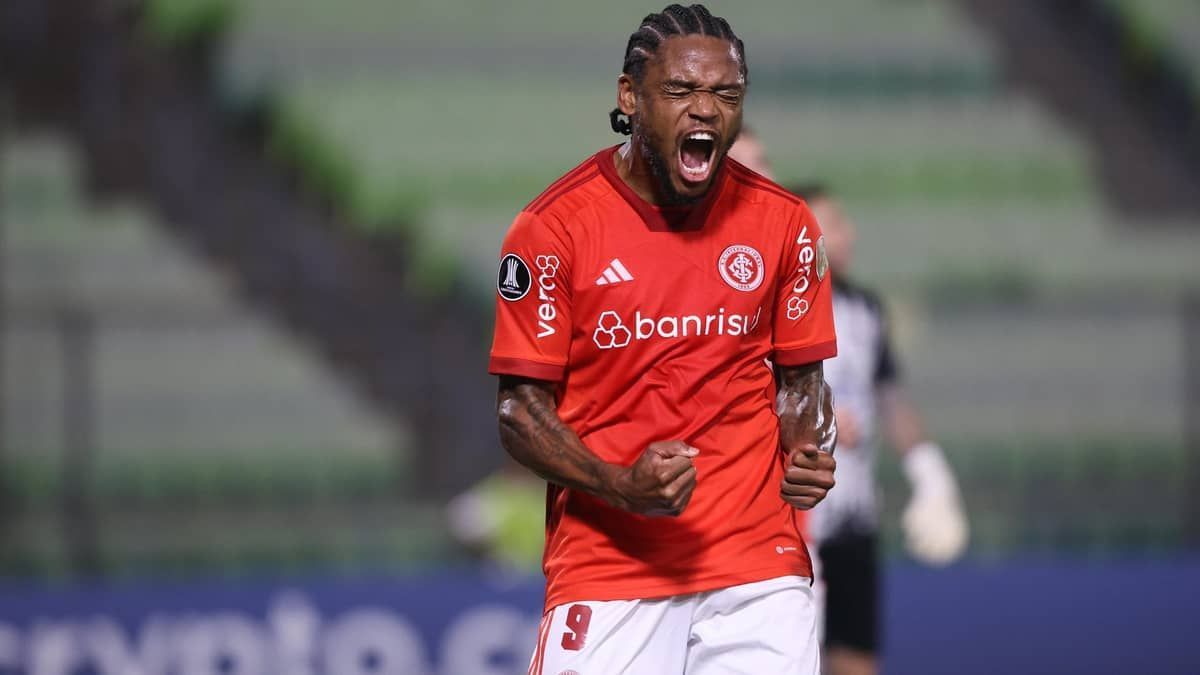 Luiz Adriano recebe alta e vira dúvida no Inter para enfrentar o América