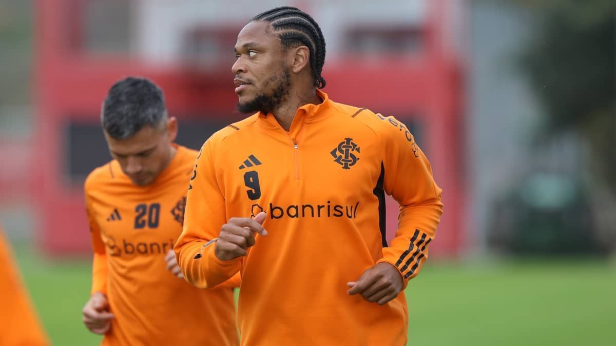 Luiz Adriano volta a treinar, e Inter tem dúvida para enfrentar o Fluminense