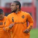 Luiz Adriano volta a treinar, e Inter tem dúvida para enfrentar o Fluminense