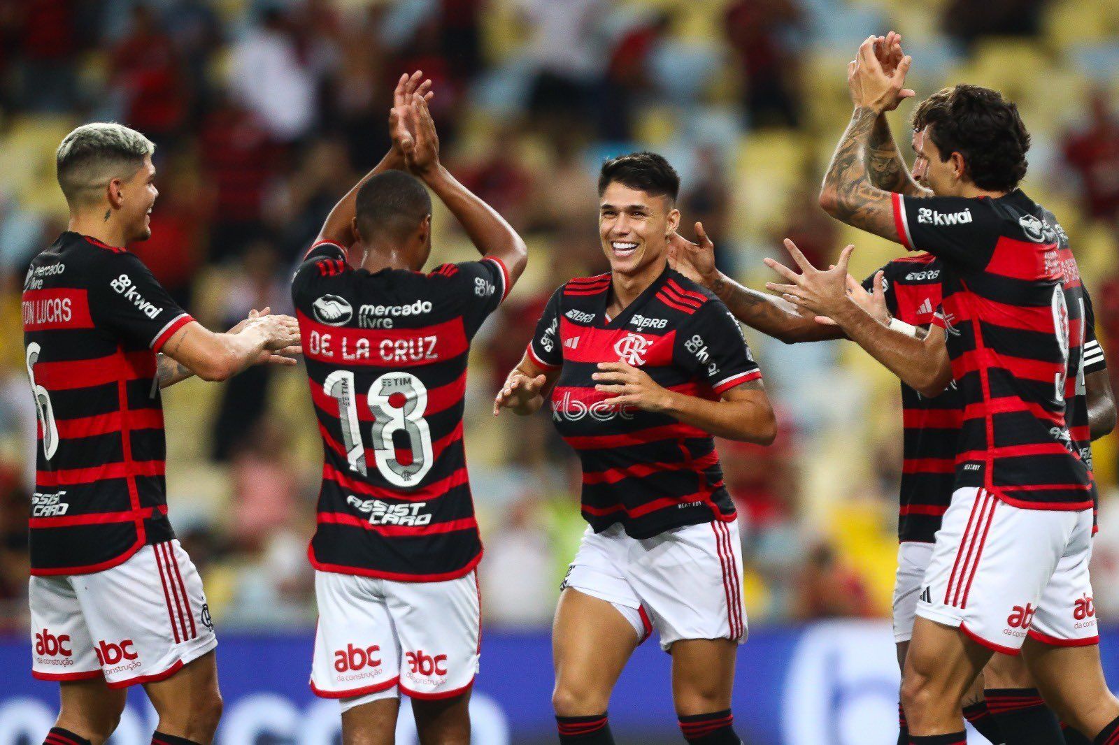 Flamengo vence São Paulo, lidera Brasileiro e coloca Carpini na berlinda de vez