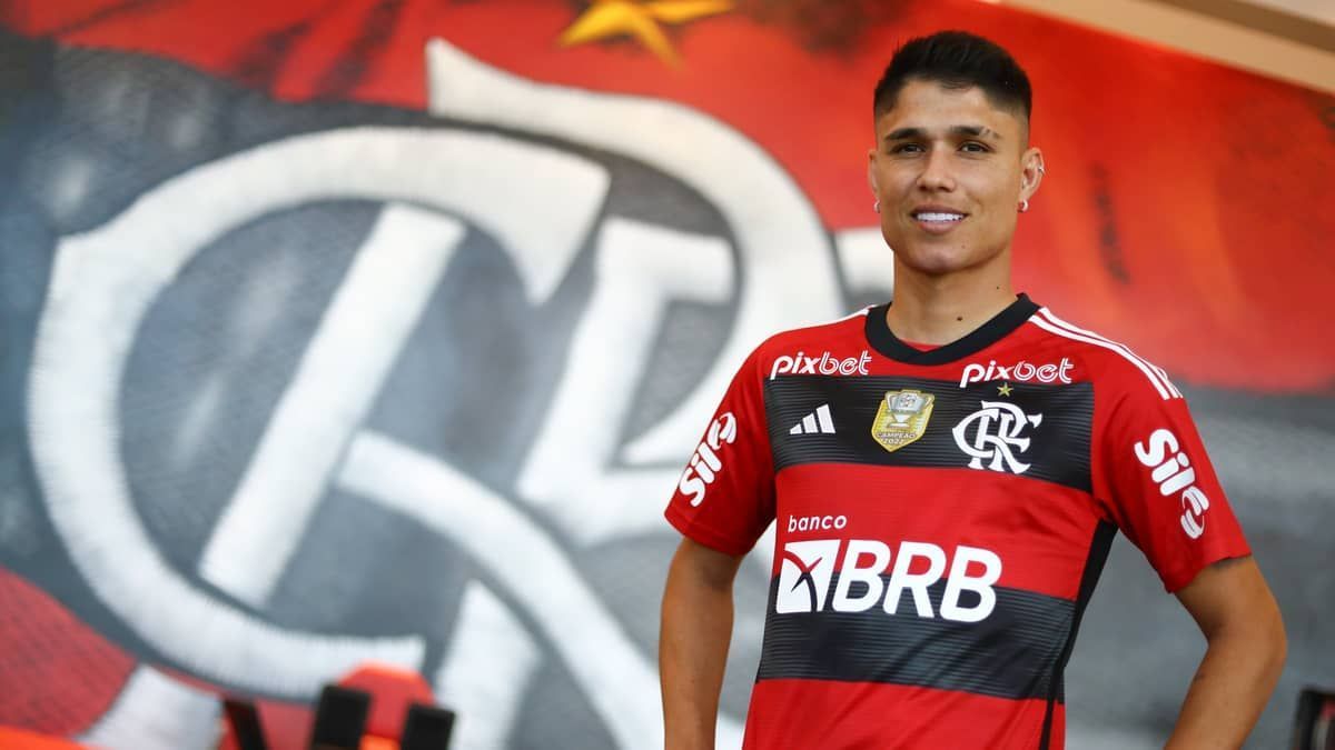 Luiz Araújo é regularizado e pode estrear pelo Flamengo contra o Athletico
