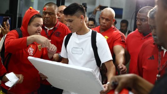 Luiz Araújo na chegada ao Rio de Janeiro: atacante reforça o Flamengo