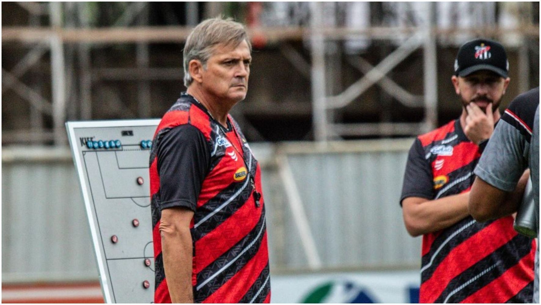 Após demitir treinador no intervalo de jogo, Brasiliense define novo comandante