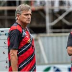 Após demitir treinador no intervalo de jogo, Brasiliense define novo comandante