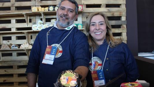 Luiz e a esposa Adriana, da Mantiqueira de Minas: "comemoramos muito".
