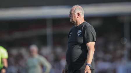 Luiz Felipe Scolari tem 10 jogos pelo Atlético: ele acumula uma vitória, 4 empates e 5 derrotas