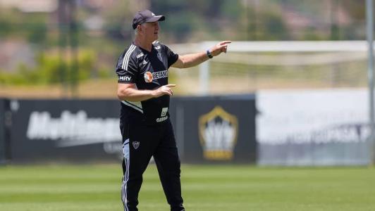 Luiz Felipe Scolari esteve em campo nesta segunda-feira (23) e comandou atividade na Cidade do Galo