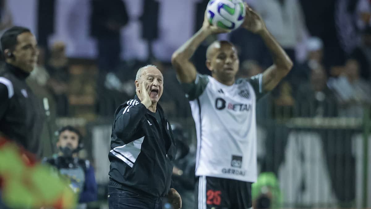 Atlético: Felipão estreia com direito a 'dobradinha' e bronca da arbitragem