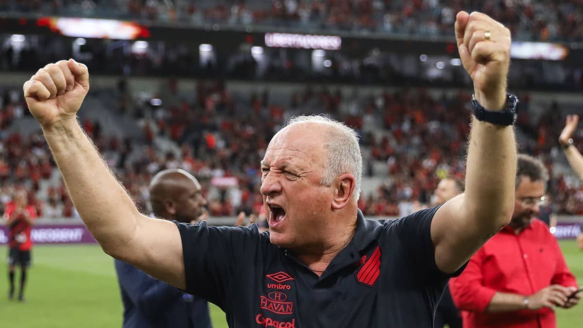 Árbitro relata ofensas de Felipão em Athletico x Botafogo; veja o que foi dito