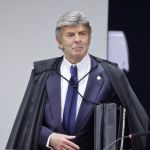 ‘Estamos julgando pessoas sem prerrogativas de foro’, diz Fux ao abrir divergência a Moraes