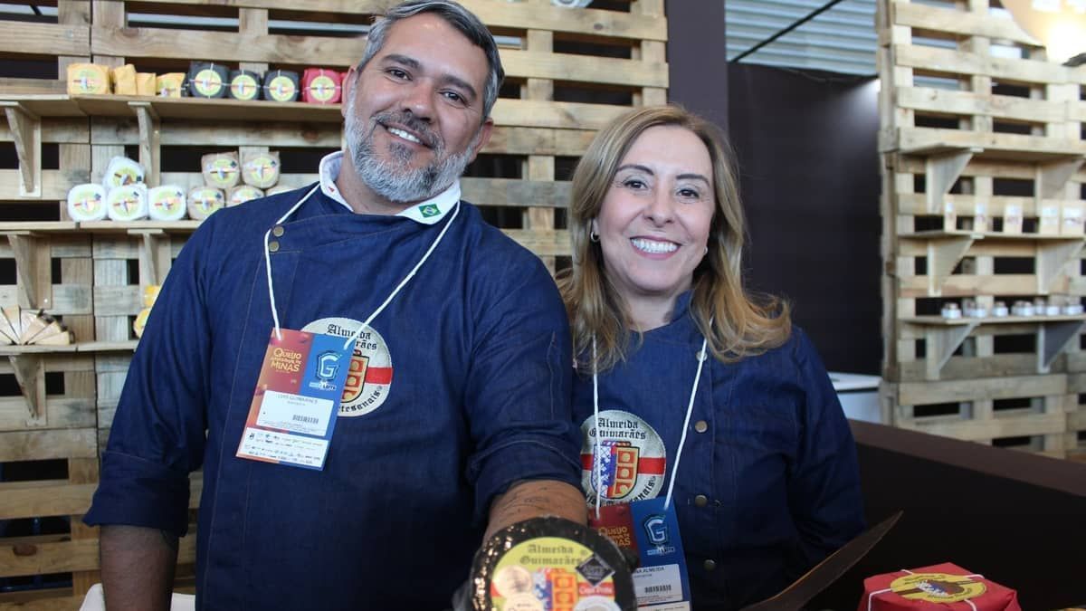 Produtores de queijo se surpreendem com exército de ‘especialistas’  em festival  