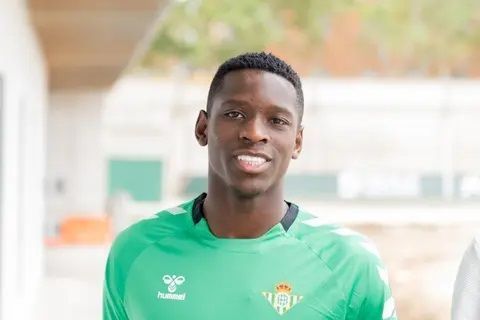 Fluminense desiste de  Luiz Henrique e volta ao mercado para suprir carência no setor
