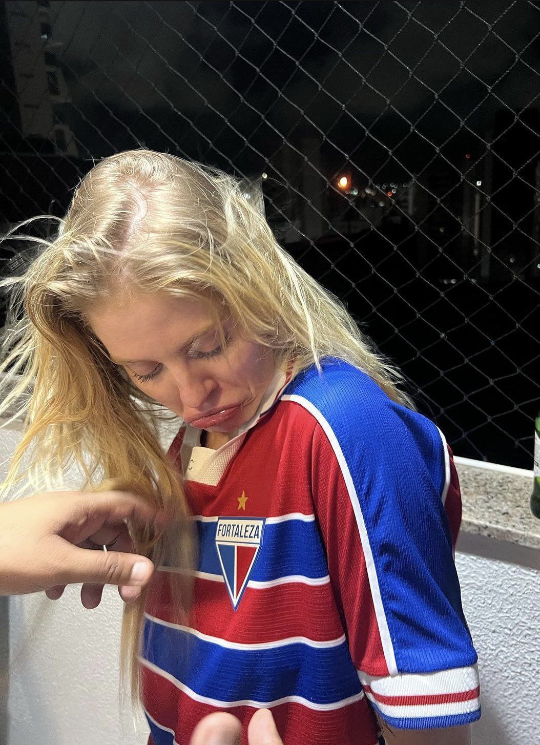 Luísa Sonza veste camisa do Fortaleza, e clube brinca nas redes sociais