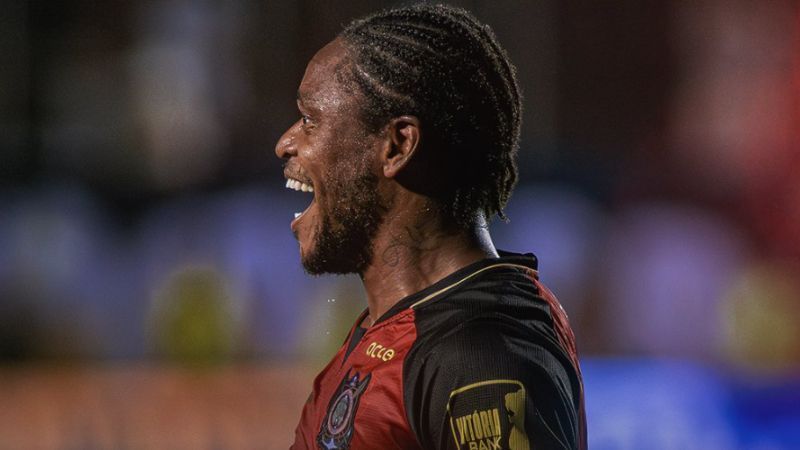 Fora dos planos do Vitória, Luiz Adriano entra na pauta do América