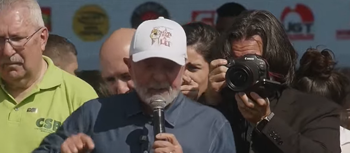 Lula assina decreto que amplia isenção do Imposto de Renda e repete promessa de campanha