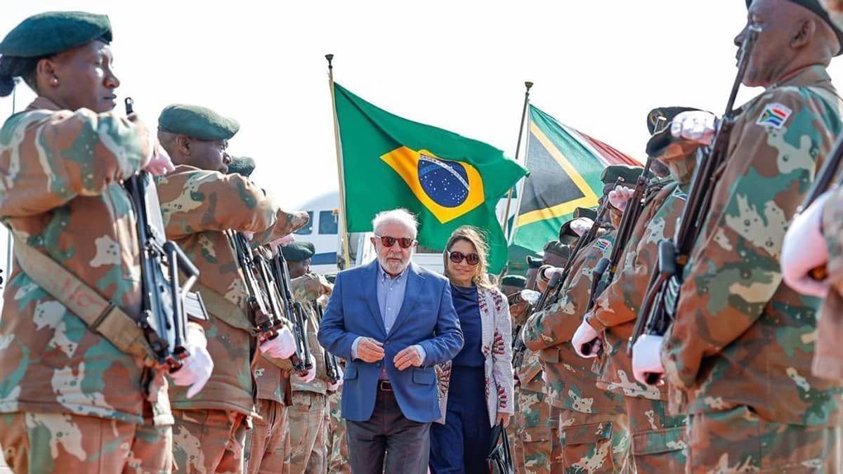 Cúpula do Brics: em seu retorno ao bloco, Lula desembarca na África do Sul