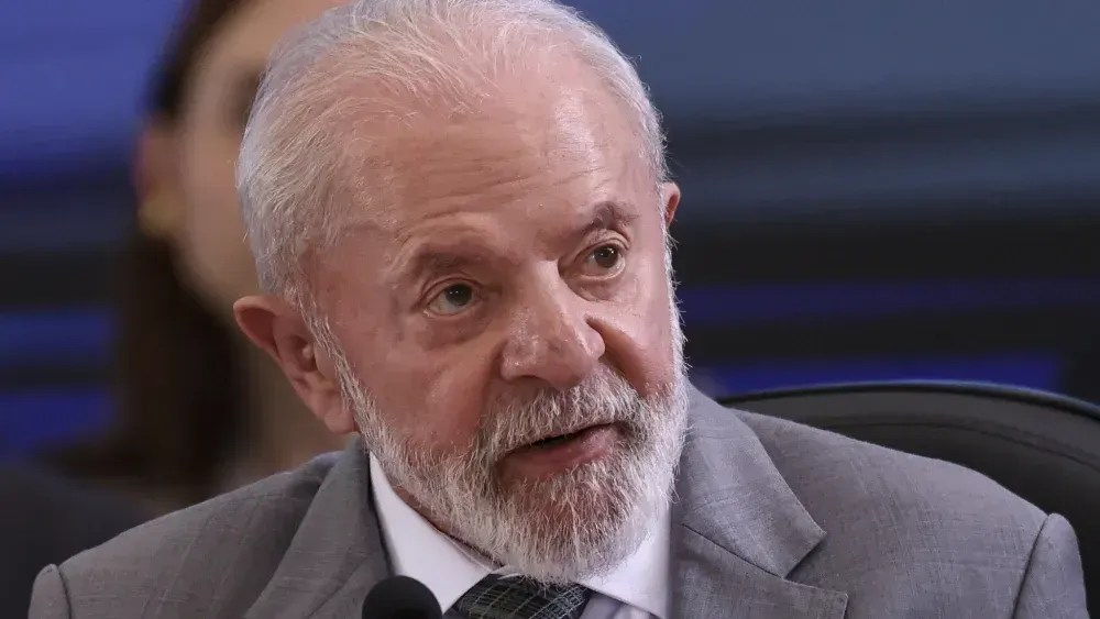 Lula assina série de documentos referentes à Reforma Agrária